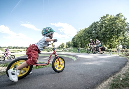 Auf dem Pumptrack, &copy; Dennis Stratmann