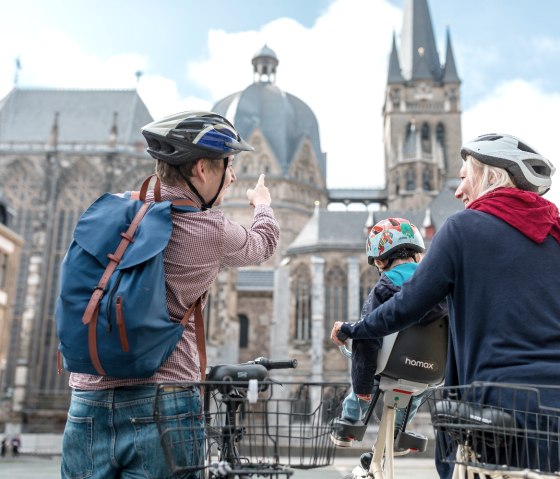 Cyclist in front of Aachen Cathedral, &copy; St&auml;dteRegion Aachen