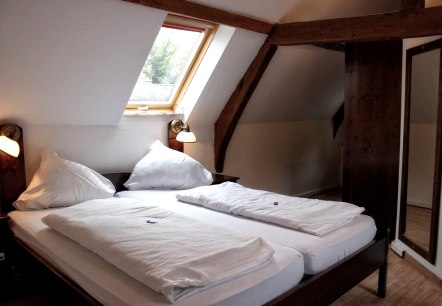 Hotelzimmer unter dem Dach