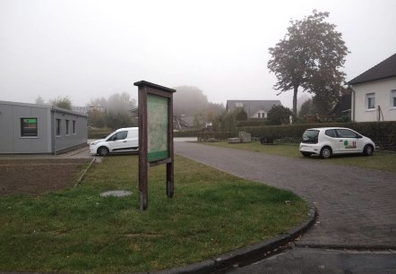 Wanderparkplatz Dorfplatz Rollesbroich, &copy; Rursee-Touristik GmbH