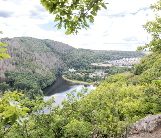 Ausblick vom Meuchelberg auf das Staubecken mit Jugendstil-Kraftwerk Heimbach, &copy; Eifel Tourismus GmbH, AR-shapefruitAG