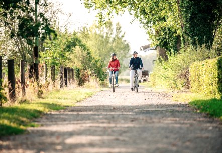 Fahrradfahren auf der Wasserburgen-Route, &copy; Paul Meixner | www.die-wasserburgen-route.de