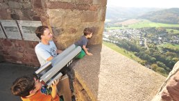 Blick von der Burg Nideggen ins Rurtal, &copy; Rureifel-Tourismus e.V. | Roman H&ouml;vel