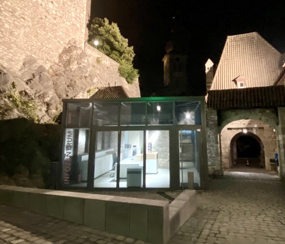 Das neue Infozentrum bei Nacht, &copy; Ulrike Baum