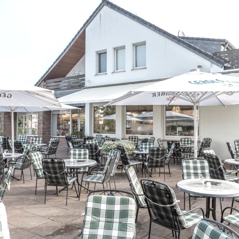 Sitzm&ouml;glichkeiten auf der Terasse, &copy; Caf&eacute; Flink